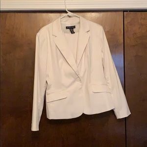 New York & Co white/cream pants suit